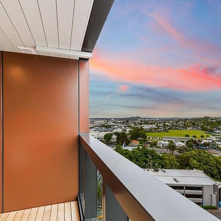 Stunning Ellerslie Apartment + Private Balcony Окленд Экстерьер фото