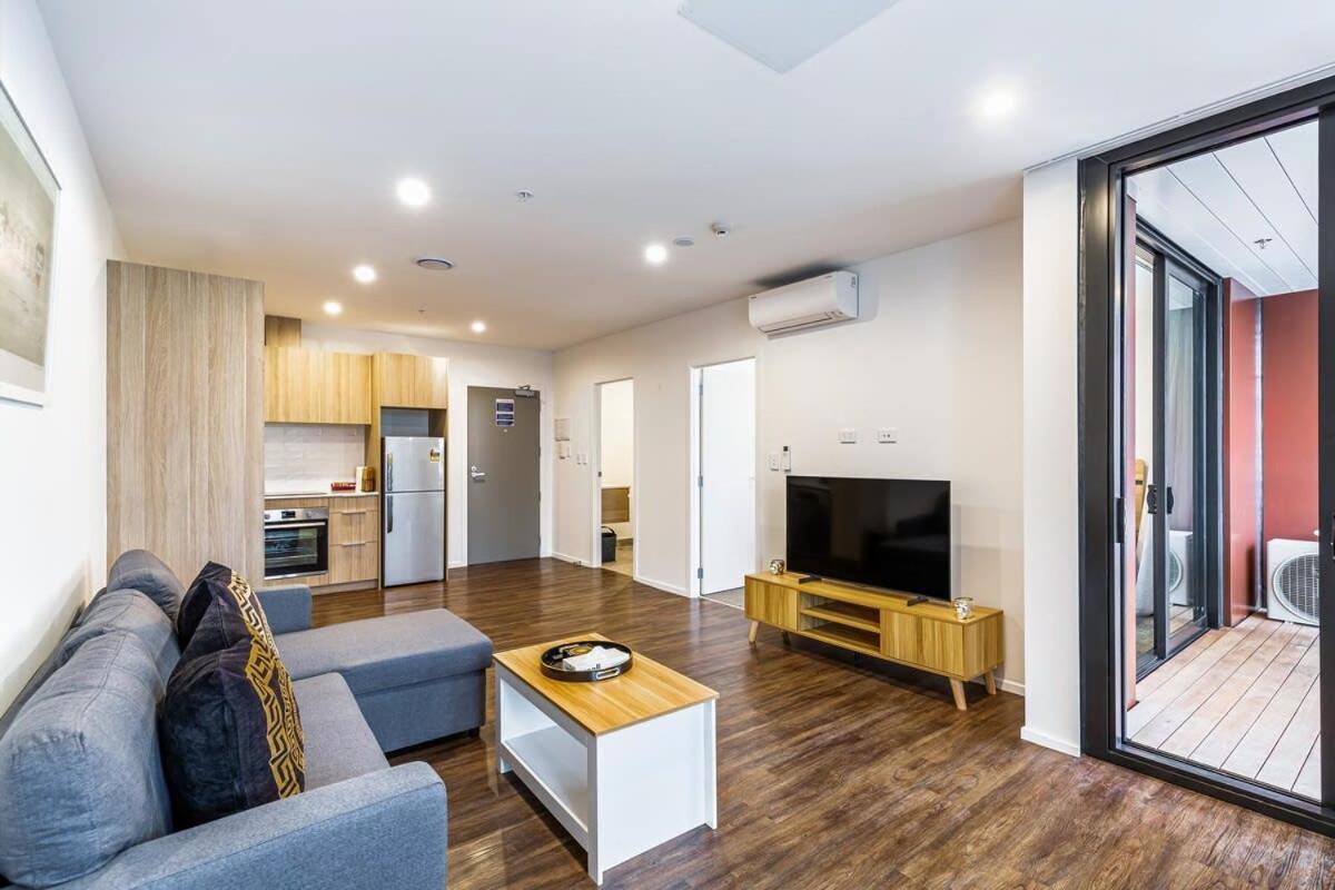 Stunning Ellerslie Apartment + Private Balcony Окленд Экстерьер фото